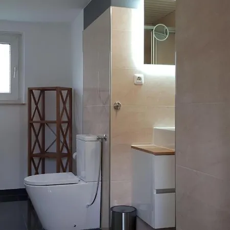 アパート Loehner Glueck Perfekte Kombination Von Geschaeftsreise Und Familie レーネ